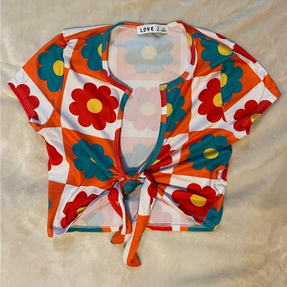 ‘Love J’ 70s esque cropped tied top - Picture 3 of 6
